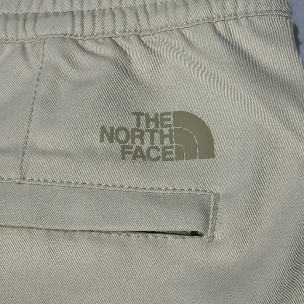 The North Face® || Woman’s Standard tan sports Shorts size 4